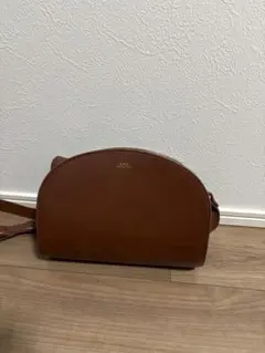 A.P.C. ブラウン ショルダーバッグ