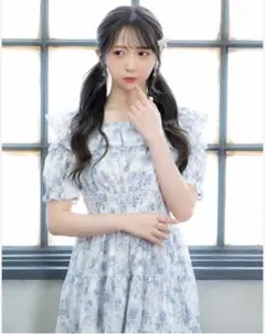 evelyn エブリン スクエアフリル花柄ワンピース