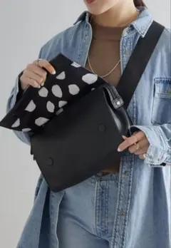 ◇ear PAPILLONNER◇柄ワイドテープショルダーバッグ◇オールブラック