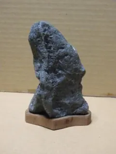 水石 天然石 17㎝ 968ｇ 鉱物 鉱石 原石 鑑賞石 手作り台座付き 水石 天然石 17㎝ 968g 鉱物 鉱石 原石 鑑賞石 手作り台座付き - メルカリ