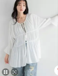 新品　ローリーズファーム　ヨウリュウシャーリングブラウス　アイボリー