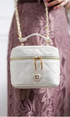 キルティングショルダーバニティバッグ ピンク　ビジュー付き