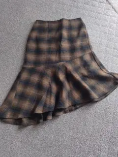 GU ブラウン チェック柄 フレアスカート 斜めカット