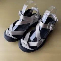 【KEEN】ゼラポート II レディースサンダルSILVER/BLACK24cmのサムネイル