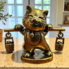 真鍮　　ネコ　猫　桶を担いだネコ　　インテリア　オブジェ　縁起物