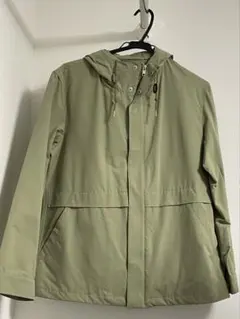 a.v.v（アー・ヴェ・ヴェ）　フード付きマウンテンパーカー