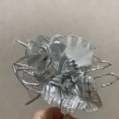 シルバー 花モチーフ コサージュ　卒業式　入学式　結婚式　パーテ