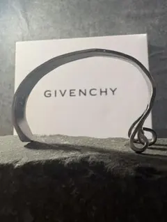 Givenchyバングル