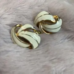 コスチュームジュエリー ホワイトゴールドツイストイヤリング JAPAN刻印