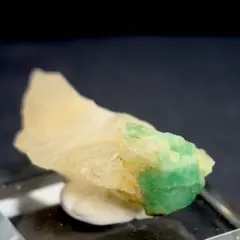 フォスフォフィライト 原石 燐葉石 phosphophyllite 鉱物標本 - メルカリ