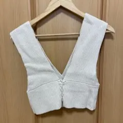 GU アイボリー Vネック ニットベスト