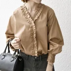 SHIPS any:〈洗濯機可能〉コットン サテン フリル Vネック ブラウス