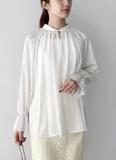 ❤️タグ付き新作 1.7万円 ボウタイブラウス／アルアバイル