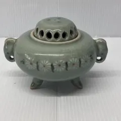 【名窯】現代高麗青磁 玉岩窯 三足香炉 象嵌 菊花文 透かし彫り 茶道具