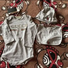 GUCCI ロンパース　スタイ　帽子のサムネイル