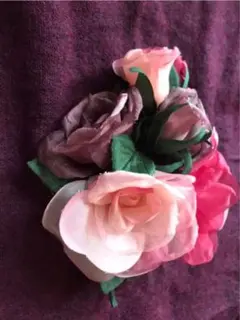 薔薇のコサージュ