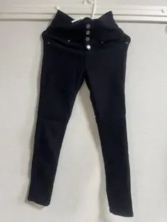 ブラックスキニーパンツ 5つボタン