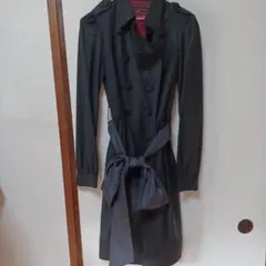 ダブルスタンダードクロージング黒トレンチ胡桃ボタンコート サテンリボンベルト付
