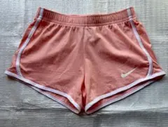 Nike ピンク サイドライン ショートパンツ