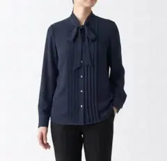 Theory luxe ボウタイ ピンタック ブラウス シルク100% 紺 Mのサムネイル