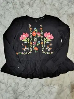 ZARA　WOMAN 刺繍　裾フリル　カットソー　EUR USA M