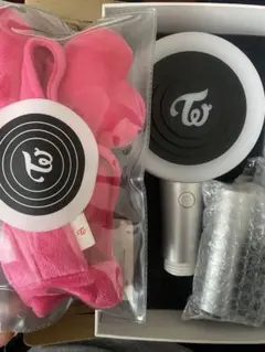 TWICEのペンライト 2個セット おまけ付き - メルカリ