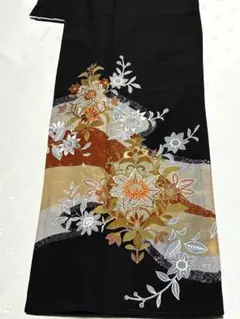美品　ポリエステル　刺繍入り.吉祥文様　黒留袖(比翼)早い者勝ち