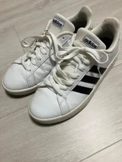 adidas スニーカー