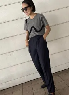 金子綾さん着用ADAM ET ROPE' violette room Tシャツのサムネイル