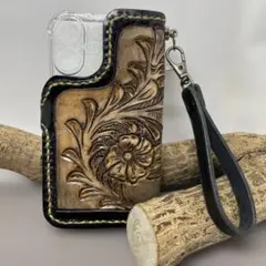 レザー製iPhoneケース カービング模様(四角窓のiPhone全て)