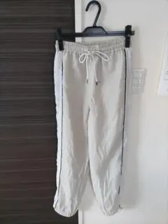 cepo　ベージュ サイドストライプ ジョガーパンツ