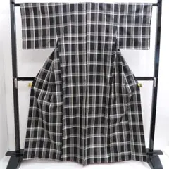 M255　大島紬　身丈161cm　モノトーン　未使用に近い　しつけ糸つき