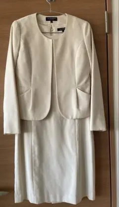 LAUTREAMONT オフホワイトスーツ ワンピース入卒式　付き添い