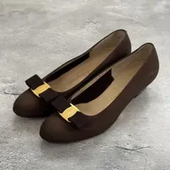 Ferragamo Vara Ribbon Brown Suede Pumps