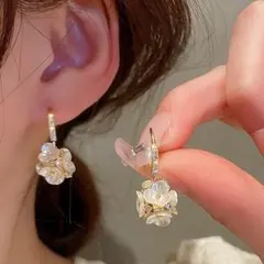 ピアス　ラインストーン　パールピアス　素敵　可愛い　お洒落　綺麗　上品