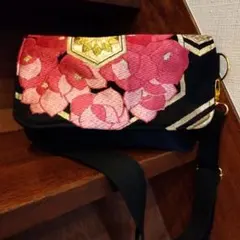 ハンドメイド　帯　リメイク　花柄刺繍　ショルダーバッグ　ポシェット　ピンク　黒