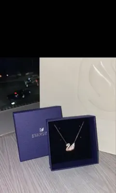 スワロフスキー　白鳥デザイン ネックレス
