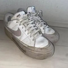 Nike ホワイト/ベージュ　スニーカー23.5センチ