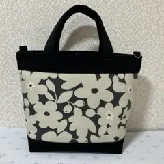 ハンドメイド　トートバッグ　花柄　北欧風　デニム黒