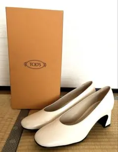【新品】　TOD'S チャンキーヒール　パンプス　37.5 24.5cmのサムネイル