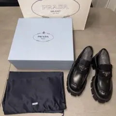 新品未使用品♡PRADAモノリス ブラッシュドレザー ローファー♡38.5サイズのサムネイル