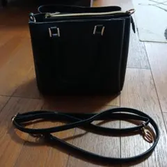 黒のショルダーバッグ