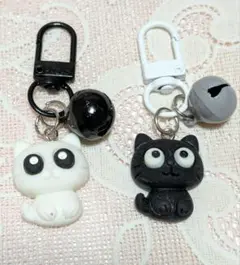 猫 キーホルダー 2個セット ブラック ホワイト