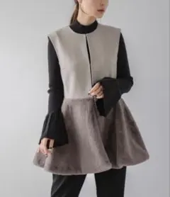 AMELY ペプラムファージレ ベスト グレイッシュベージュ La-gemme