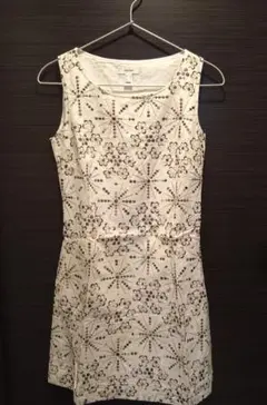 マンゴ MANGO/MNG 白ワンピース ノースリーブ 夏用 暑い日にオススメのサムネイル