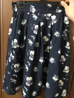 マジェスティックレゴン 花柄スカート ネイビー