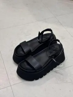 【極美品】CHARLES & KEITH 厚底サンダル　ブラック 37 試着のみのサムネイル