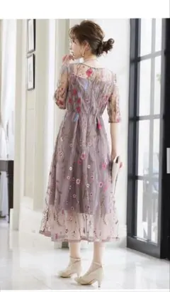 ヴィンテージ風フラワー刺繍ドレス