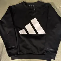 adidas 黒 トレーナー 大きなロゴ