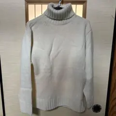 ホワイト タートルネック ニット
